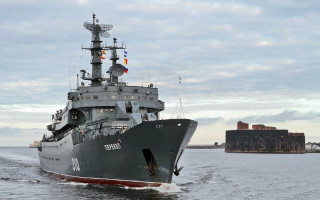 Кількість російських бойових кораблів та катерів в Азовському морі стрімко зростає