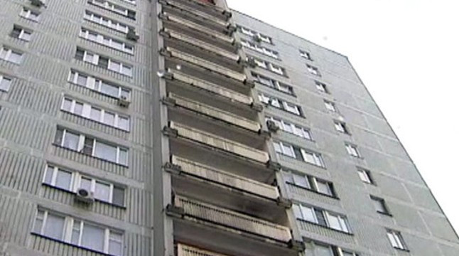 Трагедия в Киеве: 17-летний парень упал с многоэтажки