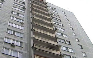 Трагедия в Киеве: 17-летний парень упал с многоэтажки