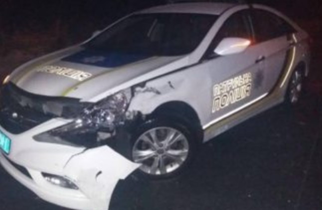 Два автомобілі патрульних зіштовхнулись у Києві