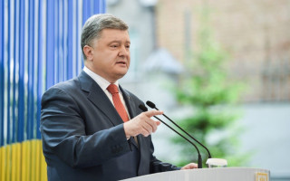 Порошенко «посоветовал» главе Укрпочты уменьшить себе зарплату