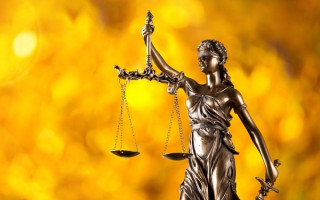 Корупціонер уникнув покарання через бездіяльність судді: служитель закону отримав догану