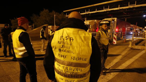 Протесты во Франции: грузовик въехал в толпу митингующих