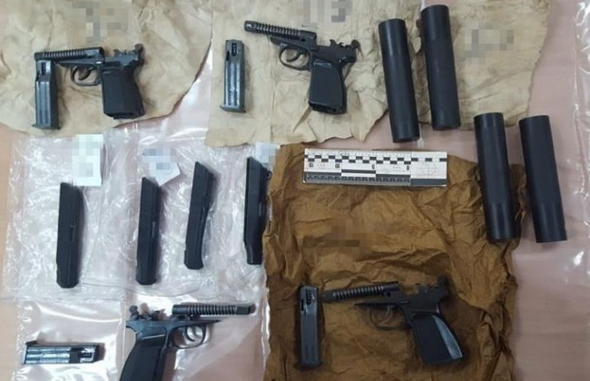 СБУ затримала поліцейського, який продавав вогнепальну зброю