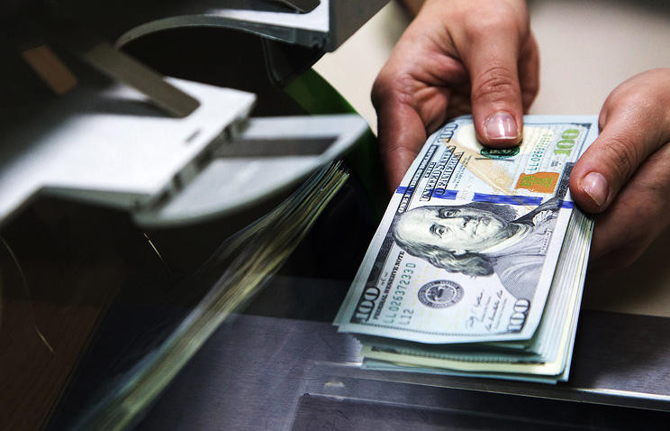 Нацбанк снимает ограничения на денежные переводы за границу