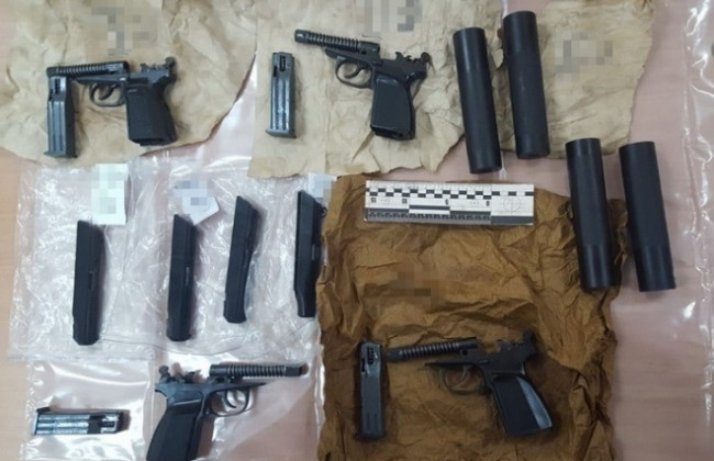 Керували копи: зухвалу банду торговців зброєю затримали силовики