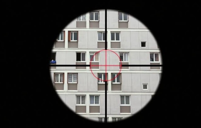 У Києві судитимуть жінку, яка пострілом з вікна поранила дівчину