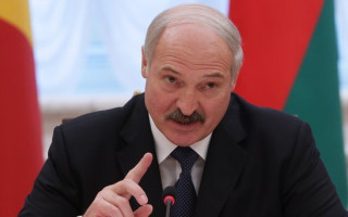Лукашенко резко ответил на намеки Медведева о присоединении Беларуси к РФ