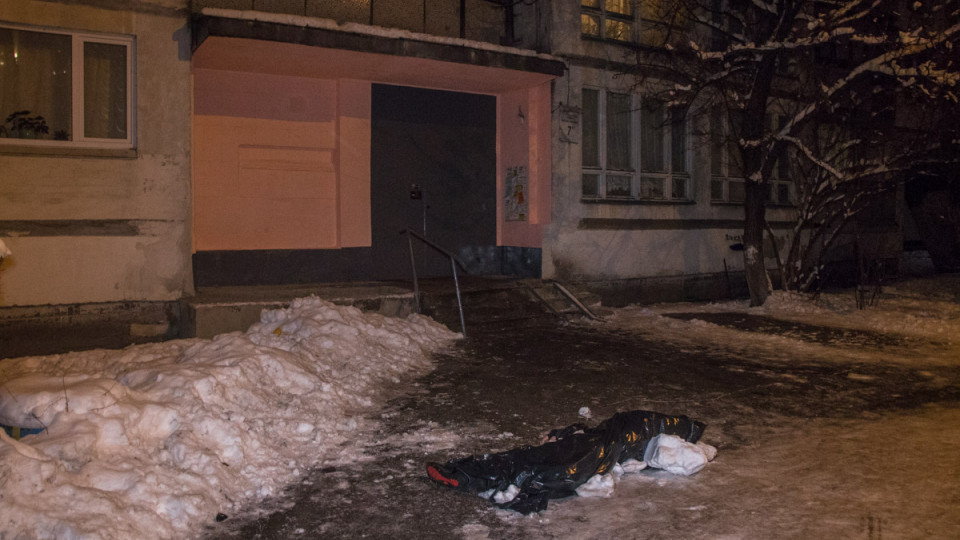 ЧП в Киеве: мужчина выбросился с 15 этажа из квартиры экс-возлюбленной