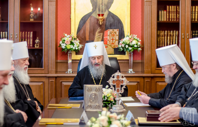 Синод УПЦ МП отлучил от церкви двух своих митрополитов
