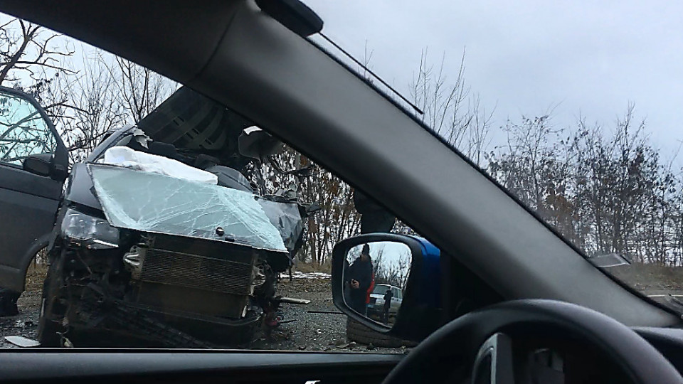 Смертельное ДТП под Николаевом: грузовик смял микроавтобус