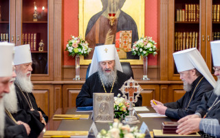 Синод УПЦ МП отлучил от церкви двух своих митрополитов