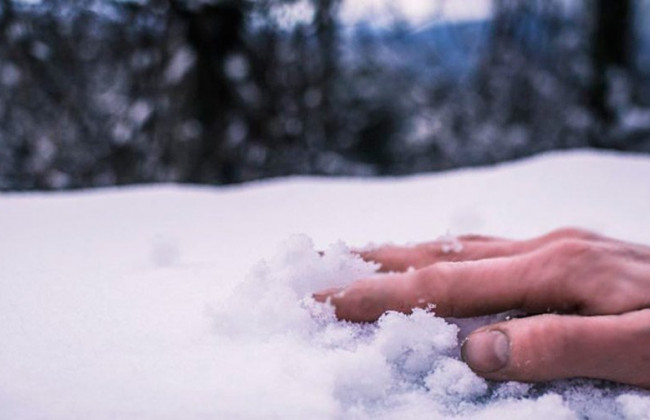 Труп мужчины нашли в снегу: есть подробности