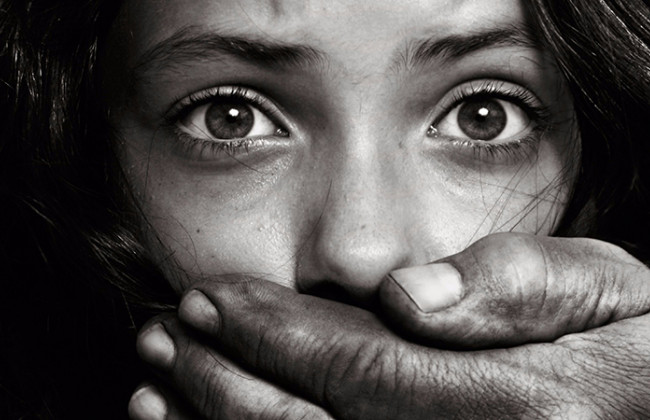 Відпустили під заставу ґвалтівників, які 5 годин знущались над 16-річною дівчиною