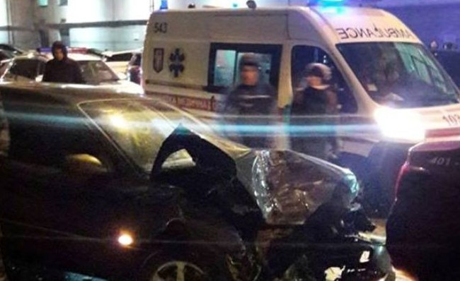 Протаранил две машины и сбил женщину: в Киеве произошло пьяное ДТП