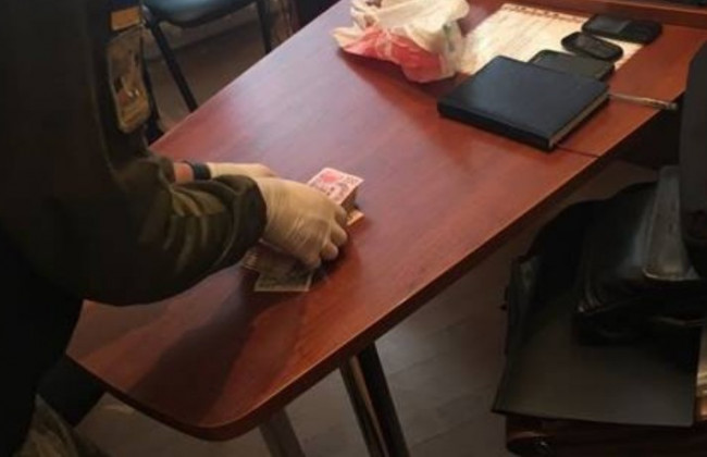 Скористався воєнним станом: СБУ затримала хабарника з держпідприємства