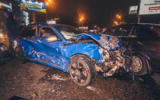 Водитель Uber устроил масштабное ДТП в Киеве: таксист вылетел через окно
