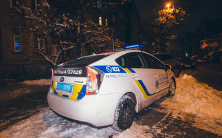 В Киеве в подъезде дома нашли окровавленного мужчину