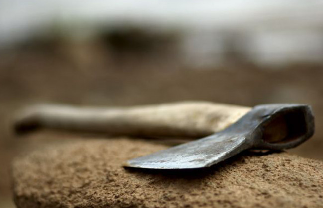 Вступился за женщину: мужчина топором зарубил соседа под Одессой