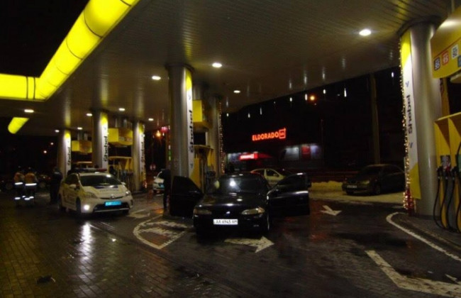 У мережі показали відео зухвалого пограбування АЗС у Києві