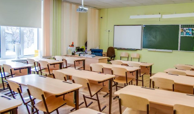 Детей в заложники взяла учительница в школе под Сумами