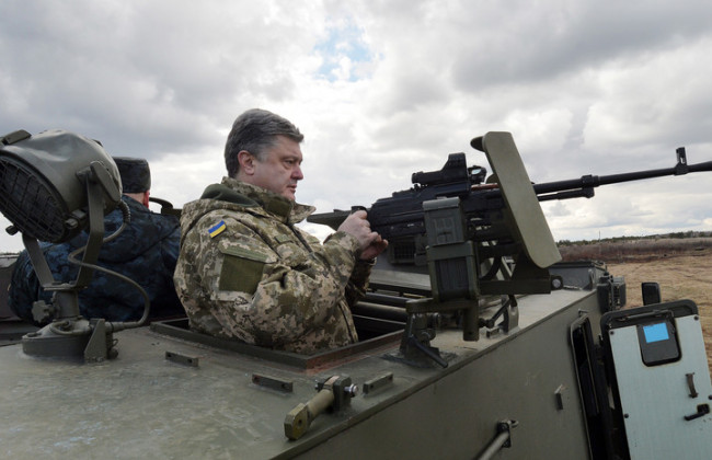 Порошенко рассказал о новых танках РФ, которые появились на границе с Украиной