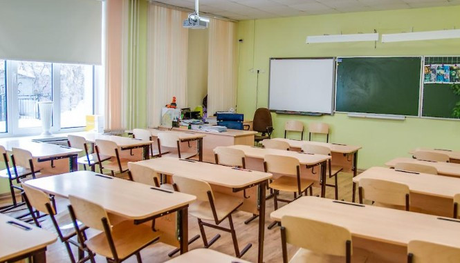 Детей в заложники взяла учительница в школе под Сумами