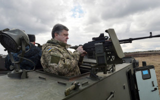 Порошенко рассказал о новых танках РФ, которые появились на границе с Украиной