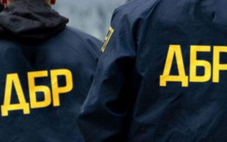 Напад поліцейського на 12-річну дівчинку: за справу взялося ДБР