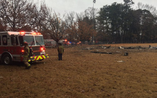 Смертельная авиакатастрофа в США: самолет рухнул на футбольное поле