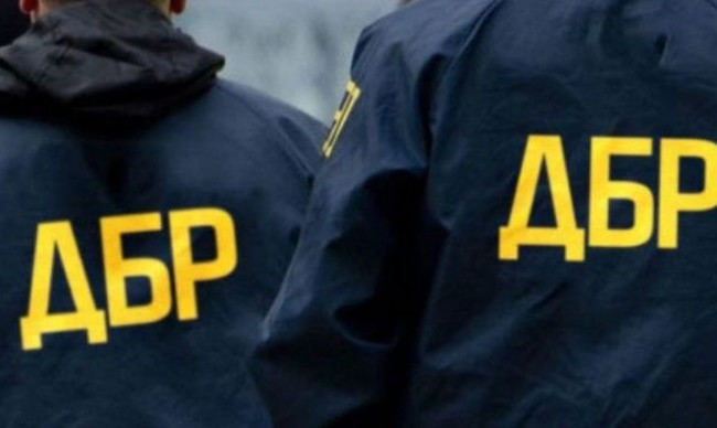 Напад поліцейського на 12-річну дівчинку: за справу взялося ДБР