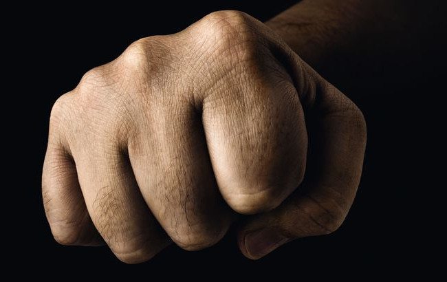 Страшну бійку з активістами влаштував чоловік у Херсоні