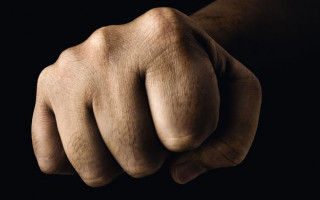 Страшну бійку з активістами влаштував чоловік у Херсоні