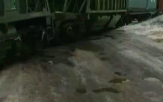 В Ровенской области поезд сошел с рельсов: появились подробности