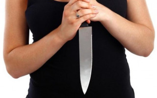 На Донбасі бойовика зарізала власна дівчина