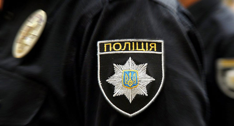 В Киеве патрульные задержали водителя с наркотиками
