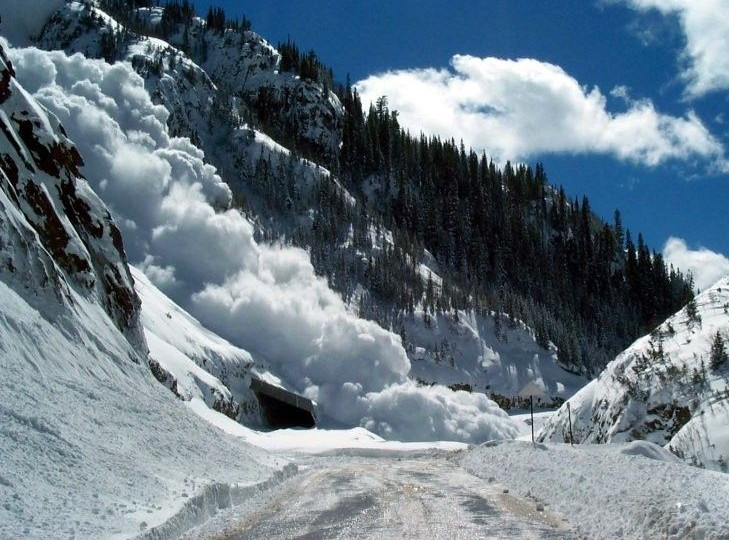 Снеголавинная опасность в Карпатах: в ГСЧС сделали заявление туристам