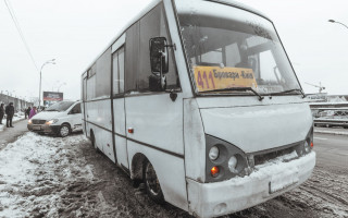 ЧП в Киеве: в маршрутном такси умер мужчина