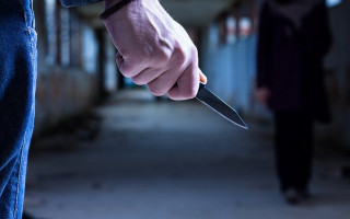 В Китае вооруженный мужчина захватил автобус и въехал на нем в толпу