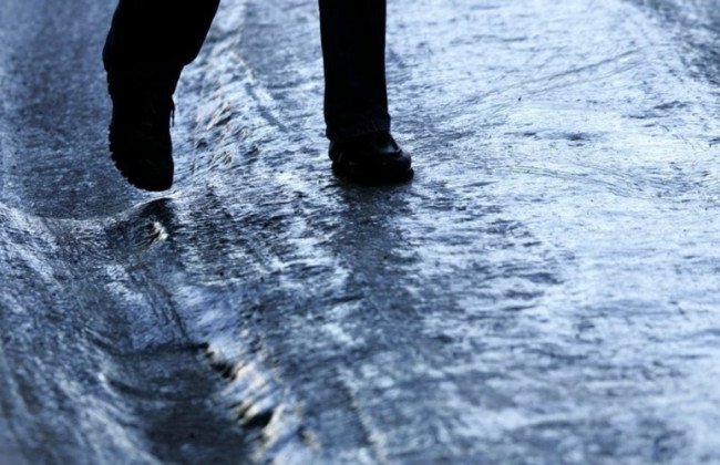 В Киеве умер пешеход, поскользнувшись на льду