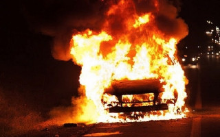 Підпалив чужий автомобіль: чоловік пішов на злочин, щоб не повертати борг