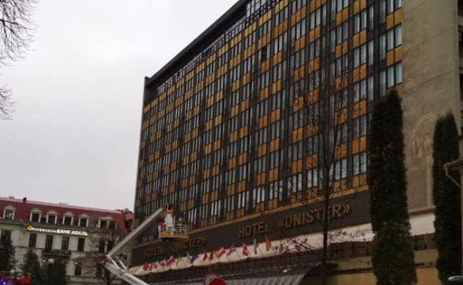 Є постраждалі: потужна пожежа трапилась в елітному готелі Львова