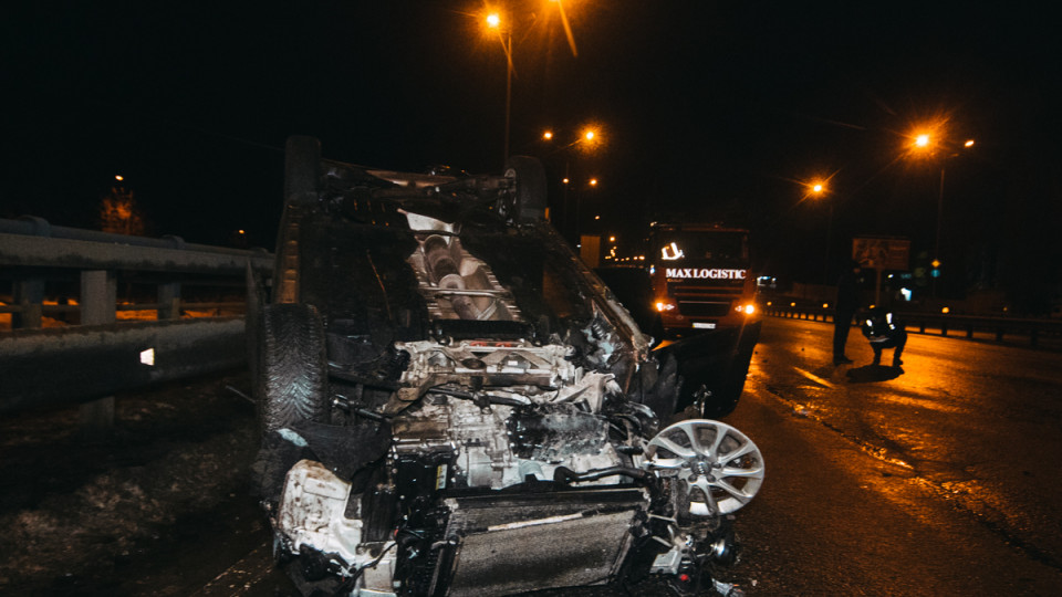 Страшное ДТП в Киеве: грузовик раздавил легковушку