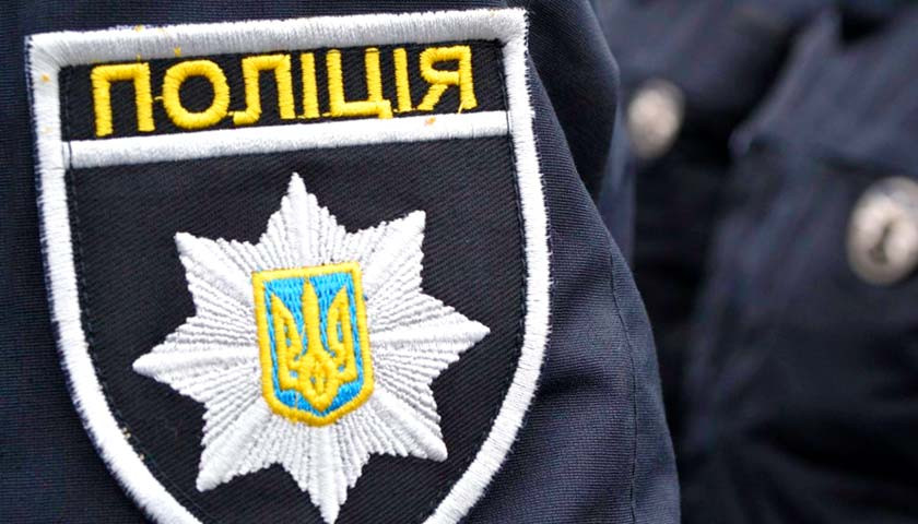Лежал посреди улицы: в Харькове мужчина внезапно умер перед супермаркетом