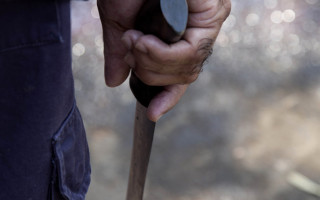 Вдарив ножем у шию: в одному із супермаркетів порізали чоловіка