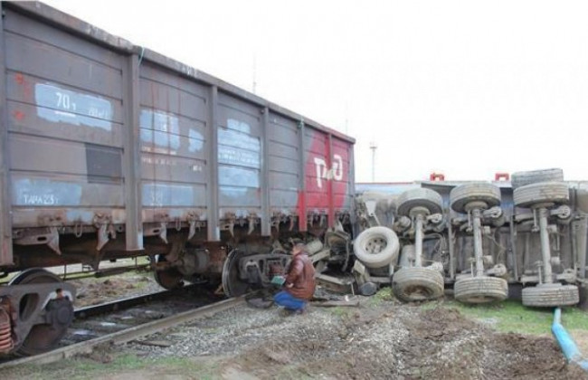 ЧП на строительстве Крымского моста: грузовик попал под поезд