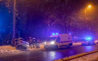 Смертельное ДТП в Днепре: автомобиль на скорости «влетел» в столб