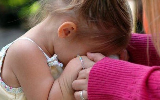 У п'яної горе-матері забрали немовля: є подробиці