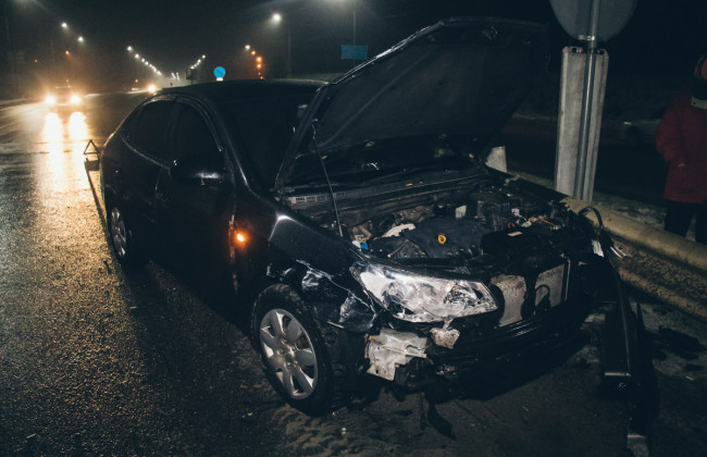 В Киеве полицейский устроил ДТП: Hyundai влетел в Opel и врезался в отбойник