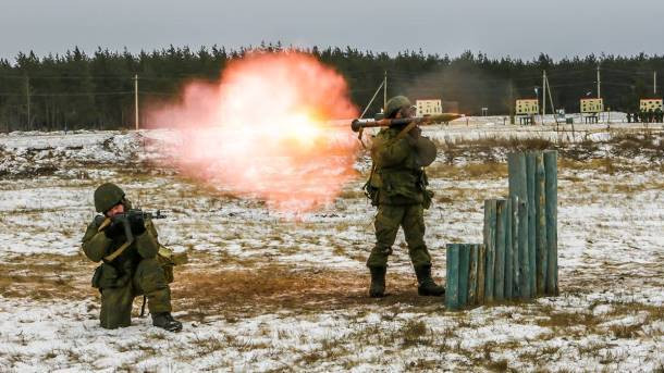 Провокация на Донбассе: боевики на камеру обстреляли свои позиции